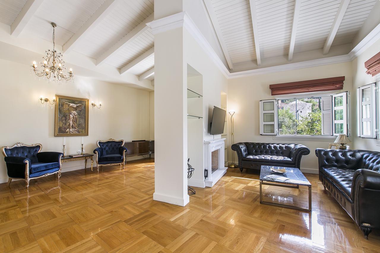 Aerides 3 Luxury