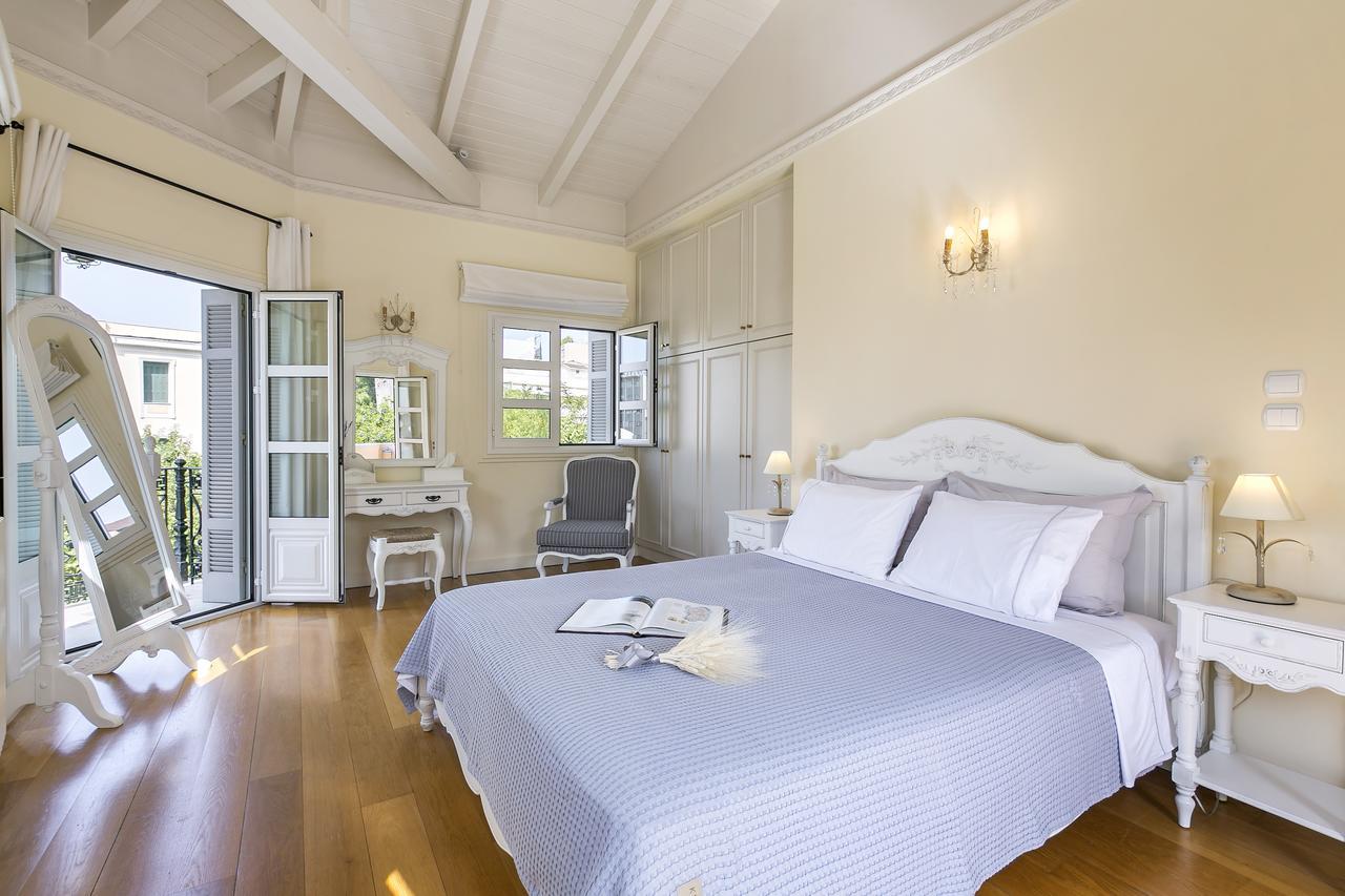 Aerides 3 Luxury